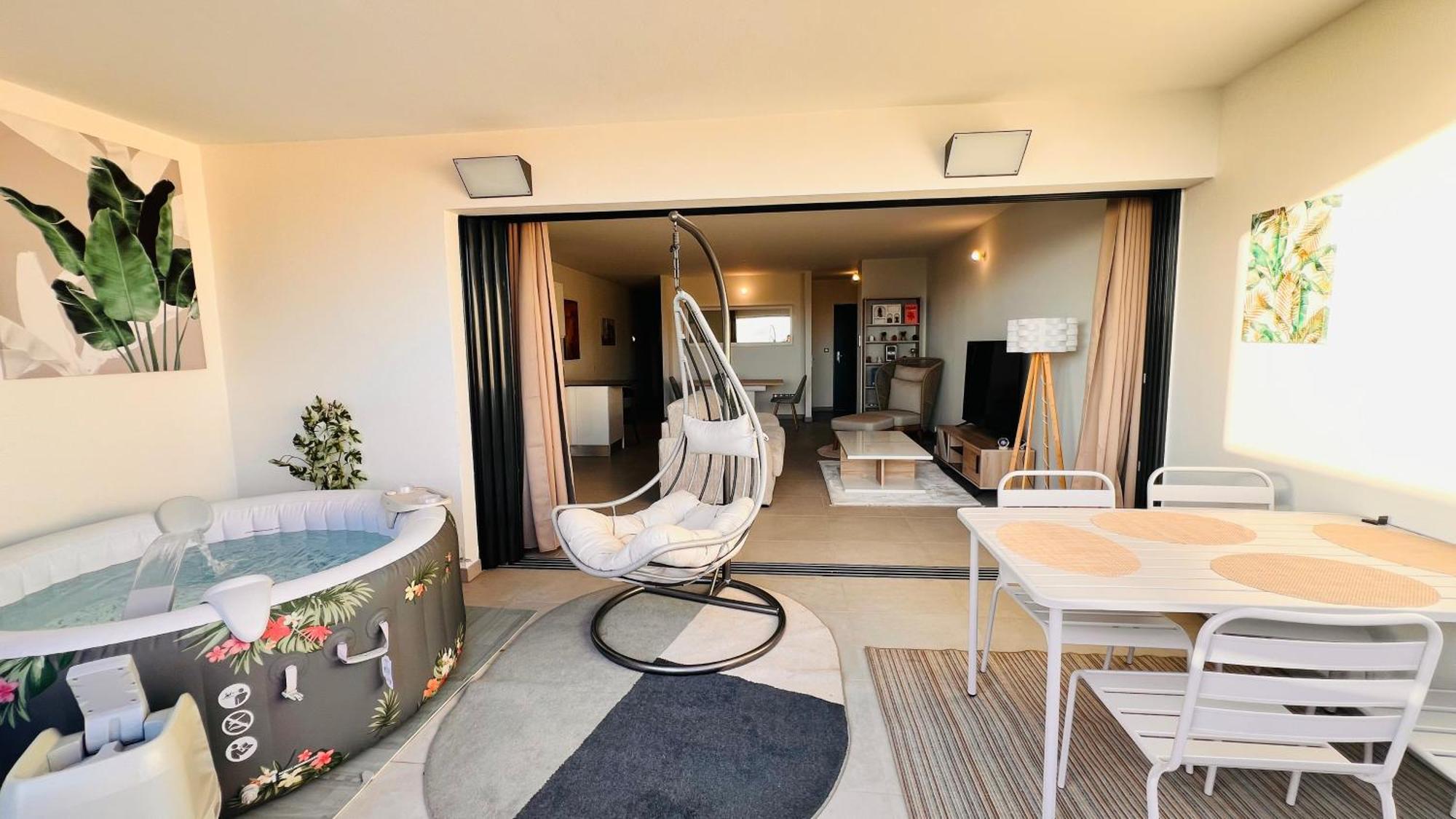 Le Reve Bleu Grand Anse Apartment Petite-Ile Ngoại thất bức ảnh