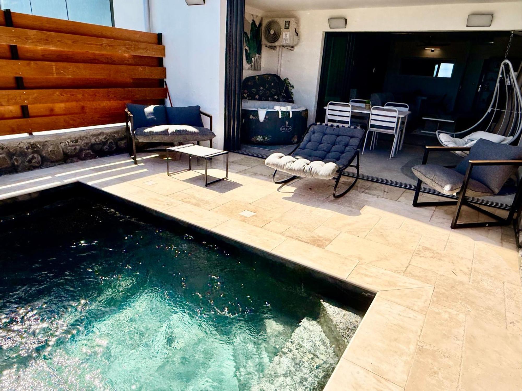 Le Reve Bleu Grand Anse Apartment Petite-Ile Ngoại thất bức ảnh
