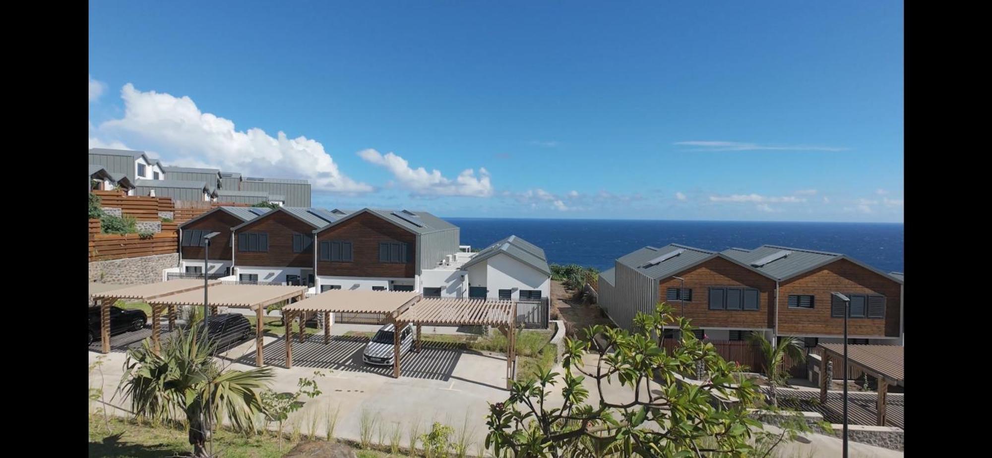 Le Reve Bleu Grand Anse Apartment Petite-Ile Ngoại thất bức ảnh